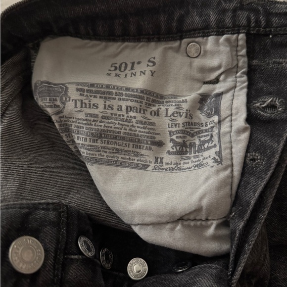 Levi’s 501 S Women’s Jeans W25 L28 Dark Wash Distressed Hem - Picture 10 of 10